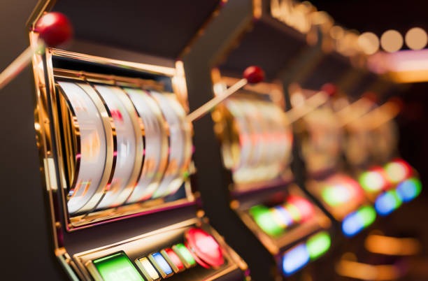 Payment method options including DANA, OVO, GoPay, and QRIS on 123slot